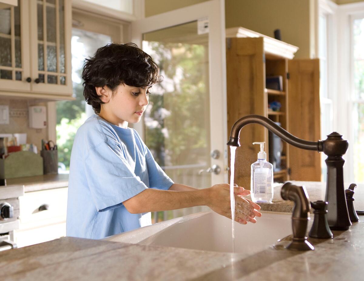 Fix leaky taps or faulty faucets to reduce water loss. Photo by CDC: Unsplash