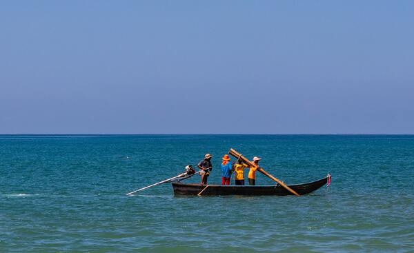 Trash fishing in Thailand involves catching fish of little market value as human food but used in the production of fish meal. Photo by Andrew Jones: Pexels